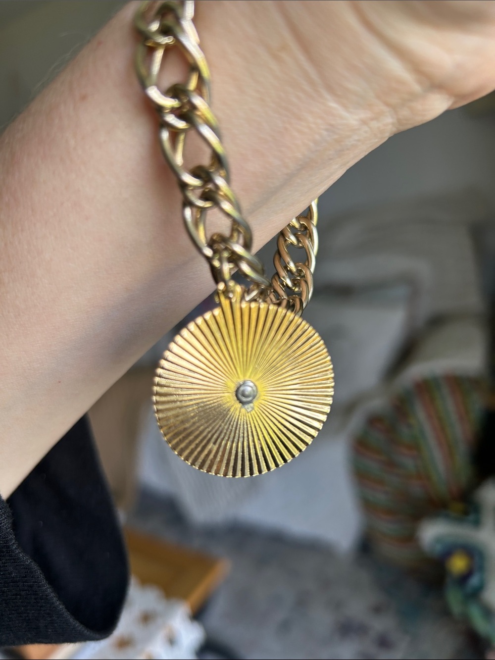 Vintage John Wind RARE “Scotty” Large Medallion Charm Bracelet - Picture 12 of 16
